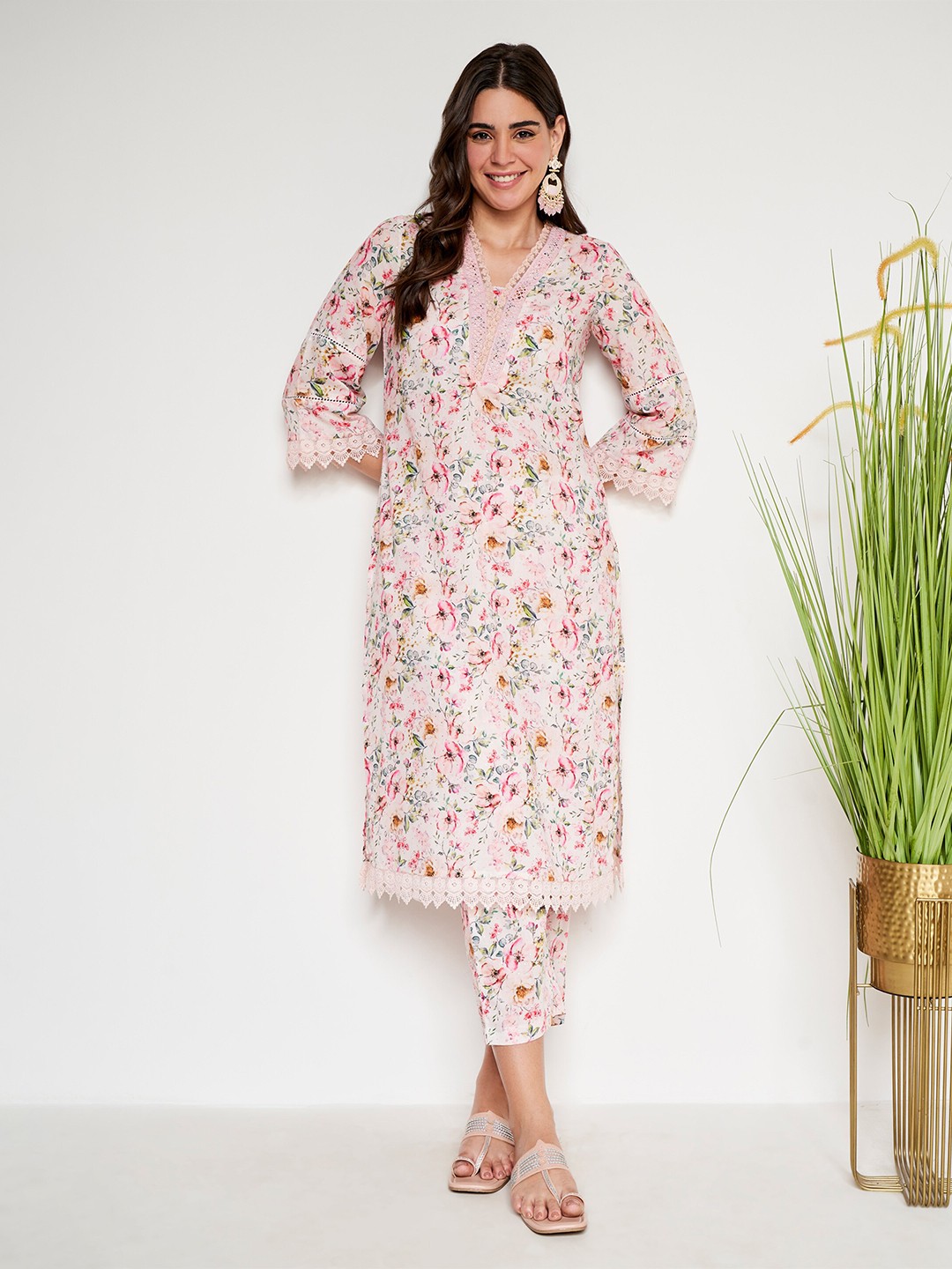 

itse Printed V-Neck Kurta With Trousers, Pink