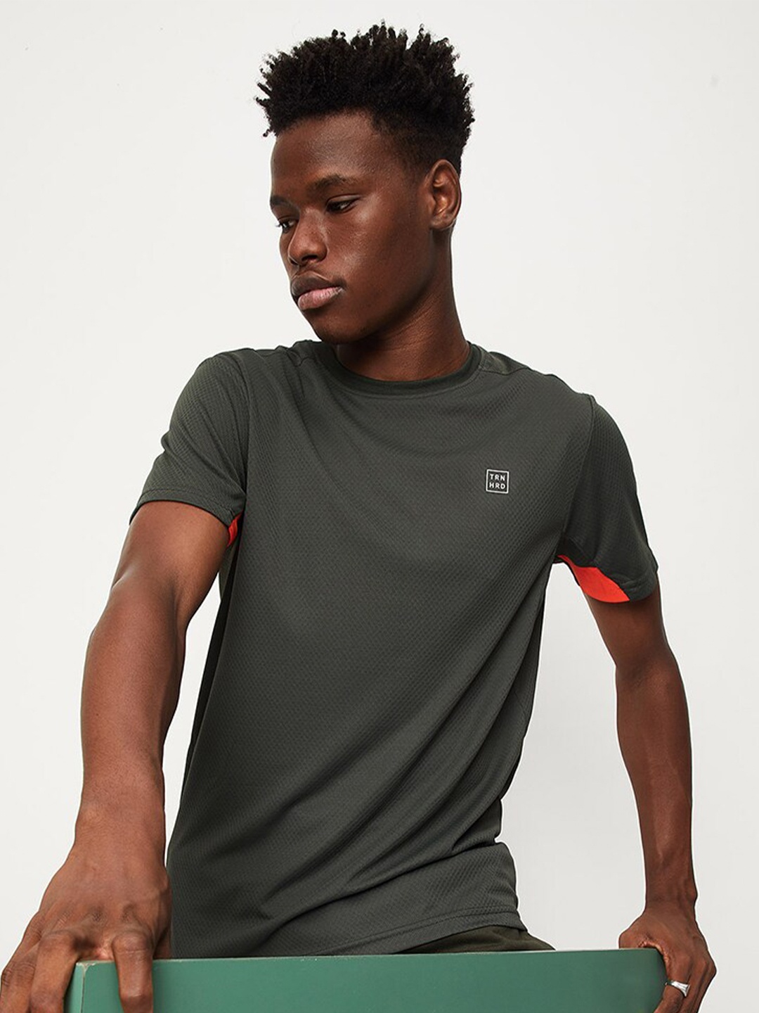 

max Round Neck Regualr Sleeves T-shirt, Green