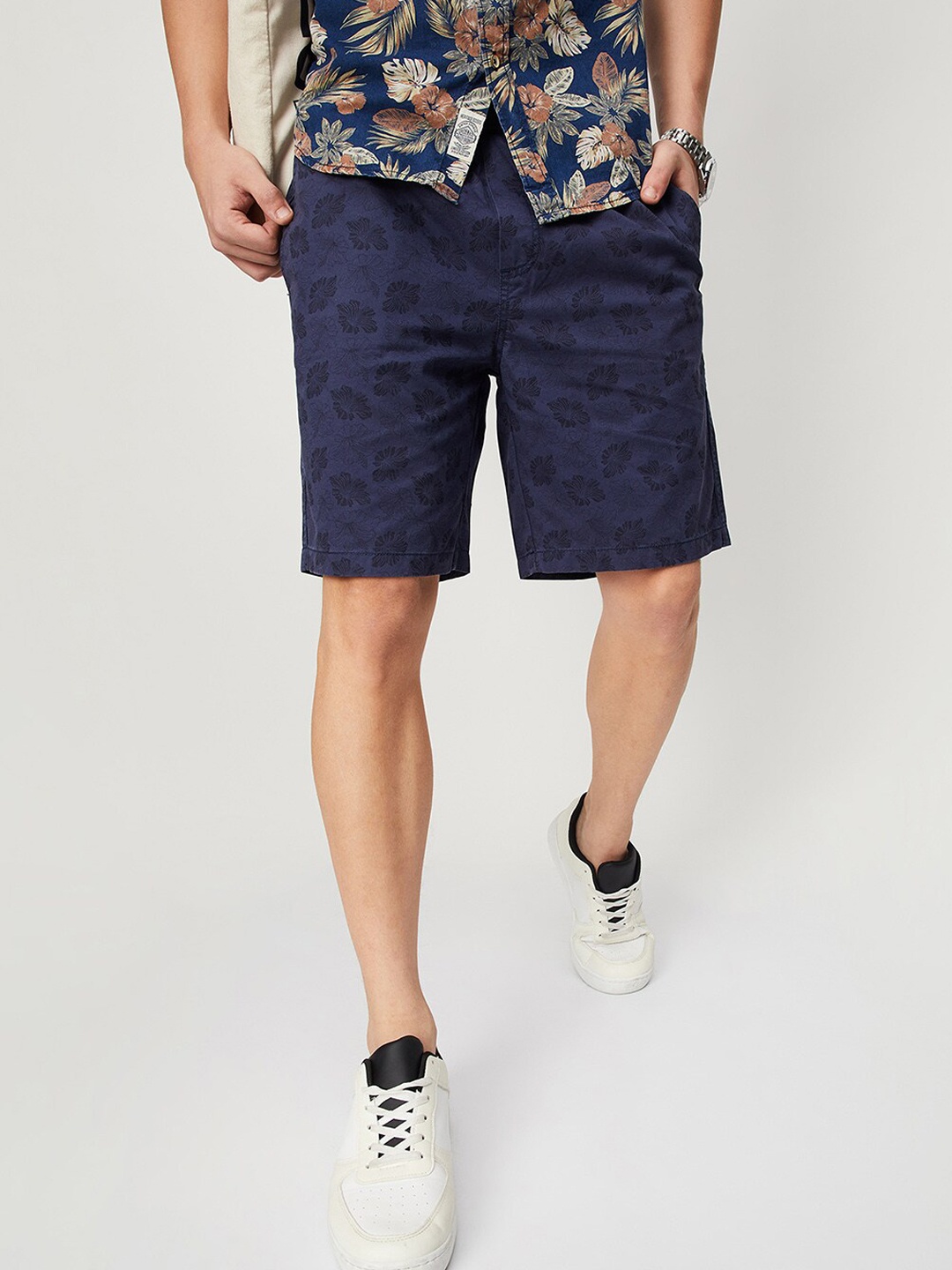 

max Men Floral Printed Mid-Rise Pure Cotton Denim Shorts, Navy blue