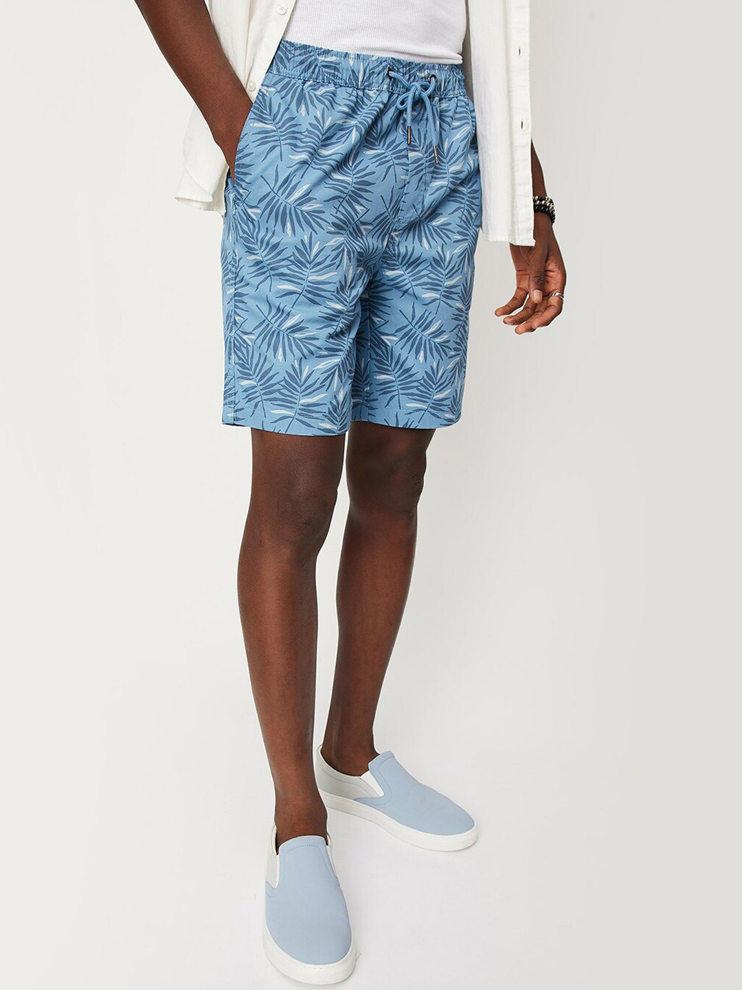 

max Men Tropical Printed Mid-Rise Pure Cotton Shorts, Blue