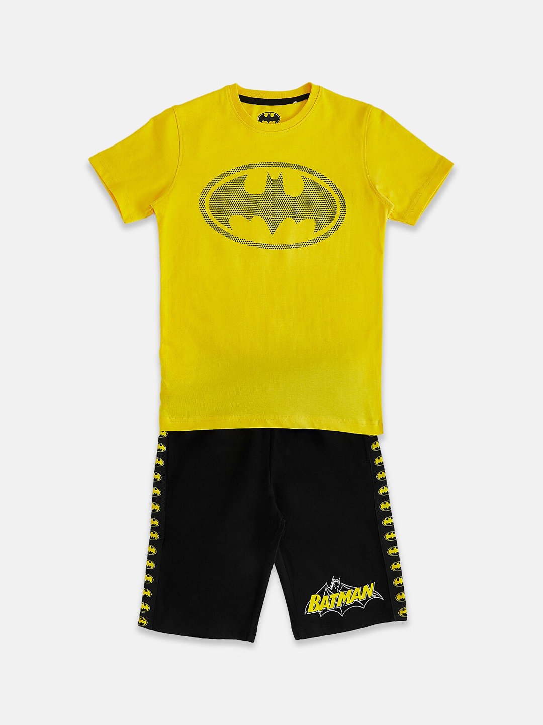 

Pantaloons Junior Boys Pure Cotton Bat-Man Printed T-shirt With Shorts, Yellow