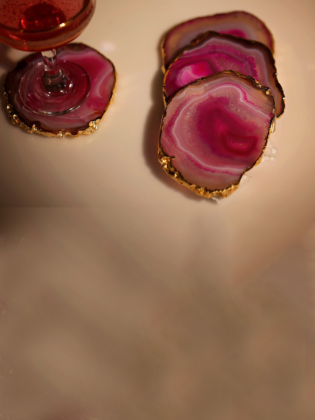 

HOMEARTE Pink 4-Pieces Abstract Design Agate Coasters