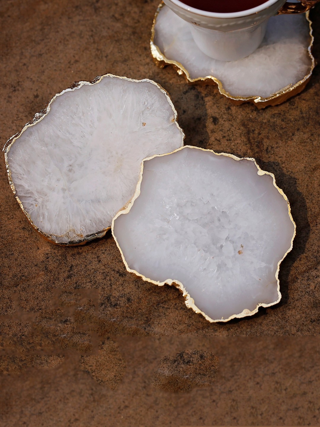 

HOMEARTE White & Gold Toned 4 Pieces Abstract Design Agate Coasters