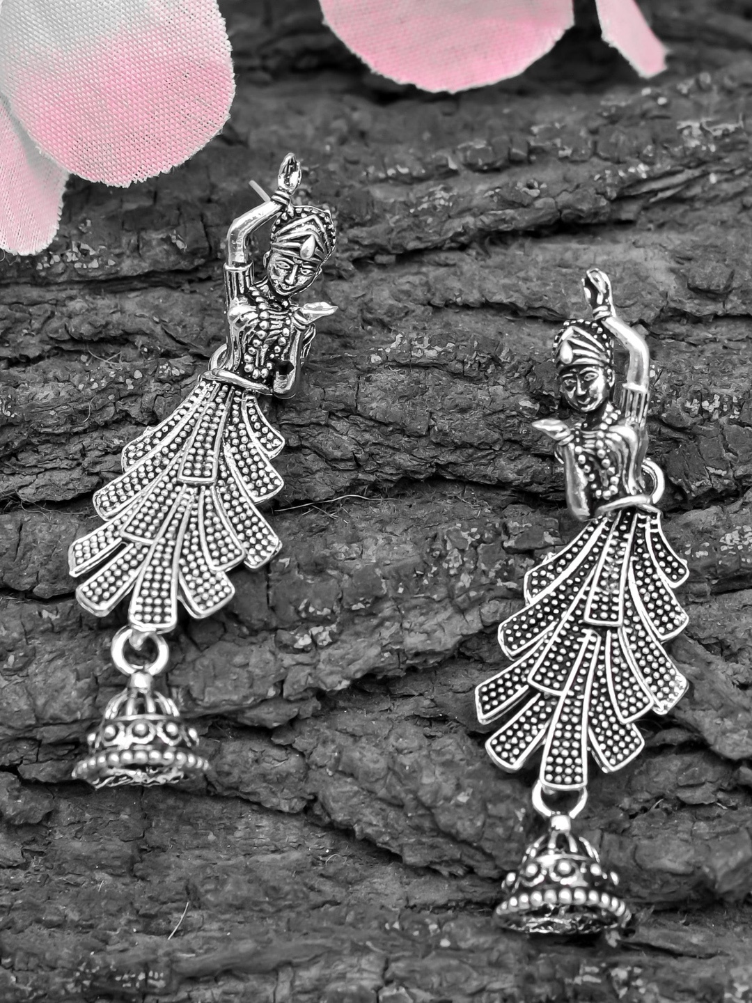 

ROHINIKA Silver-Plated Oxidised Contemporary Drop Earrings