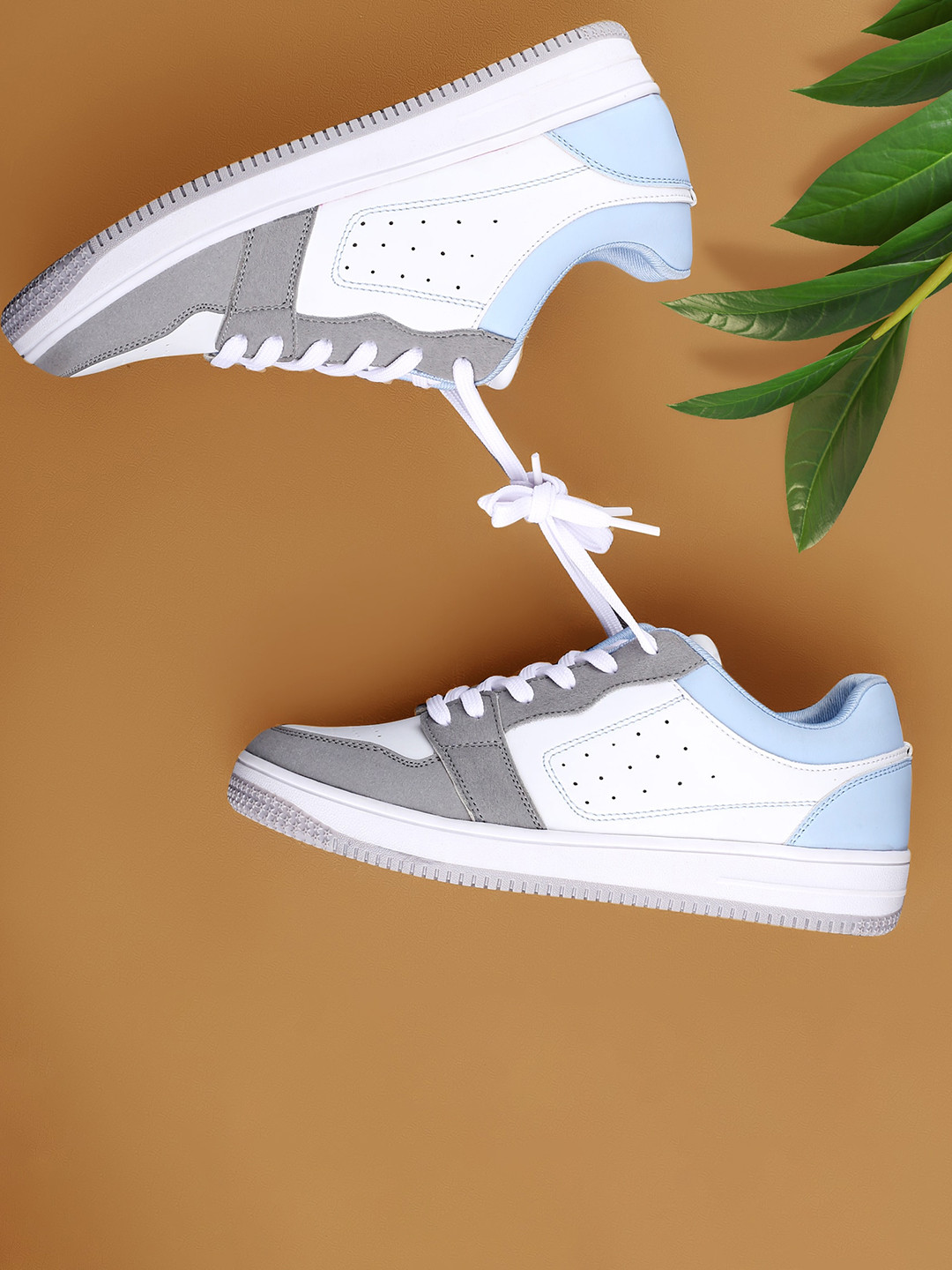 

bacca bucci Women Colourblocked Sneakers, White