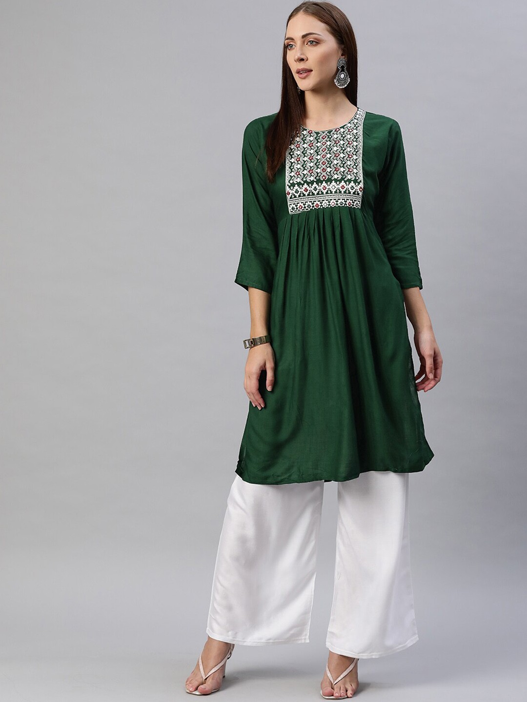 

BAESD Geometric Yoke Design Mirror Work Kurta, Green