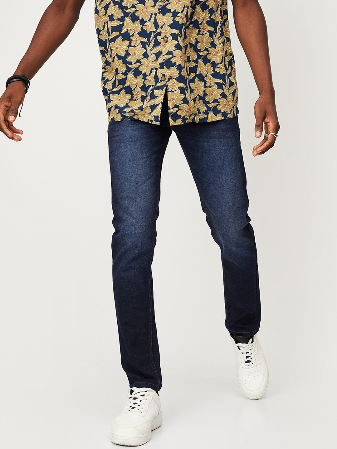 

max Men Mid-Rise Clean Look Light Fade Jeans, Blue