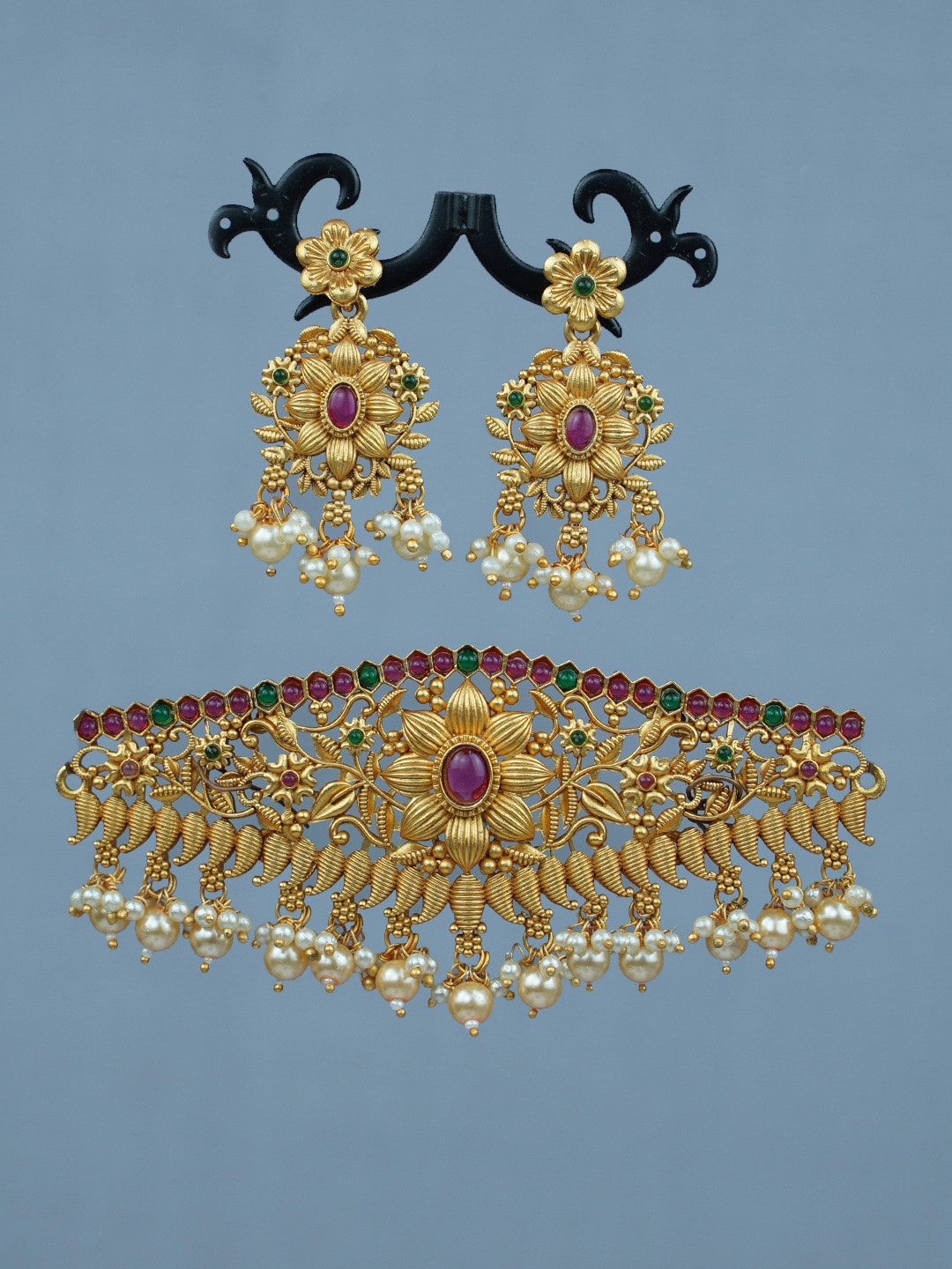 

Diksha collection Gold-Plated Stone-Studded & Beaded Necklace & Earring Set