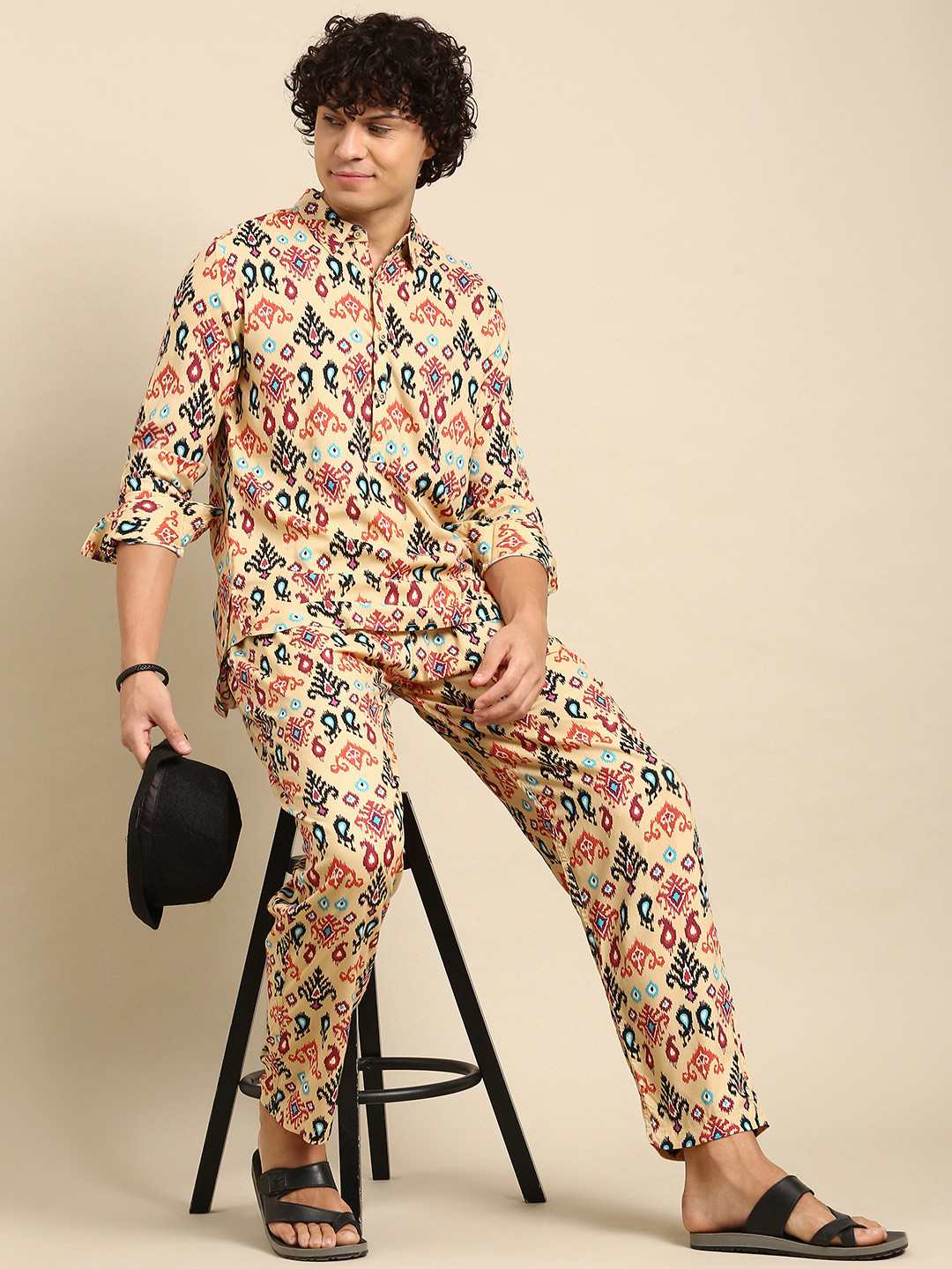 

Sangria Men Printed Co-Ords, Yellow