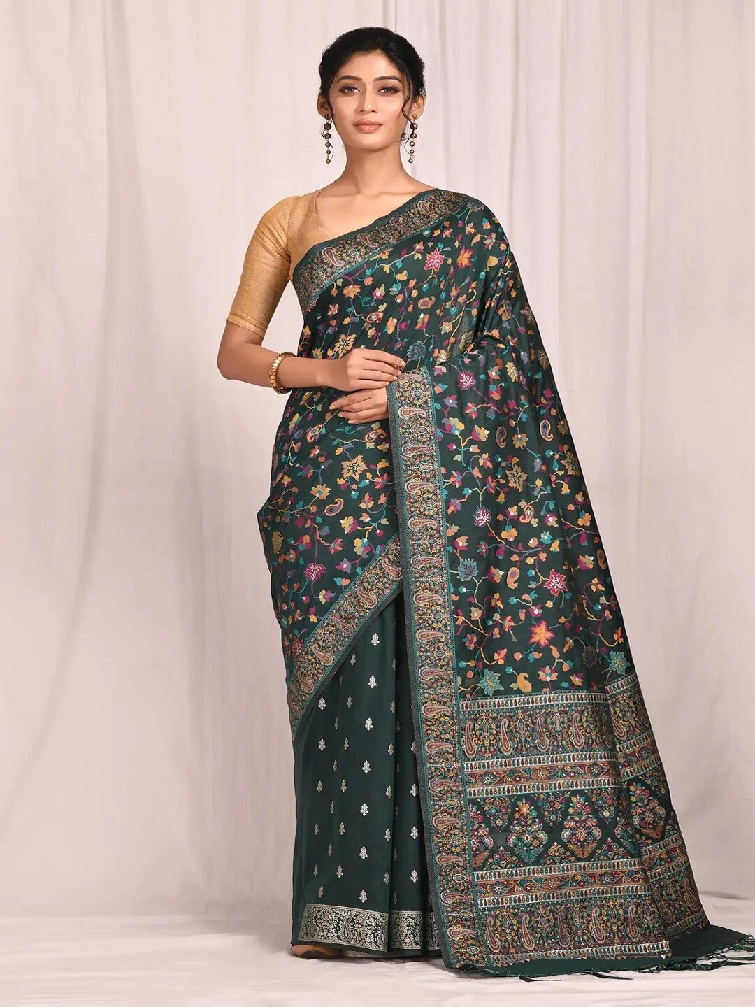 

AYKA CLOTHINGS Floral Woven Design Saree, Green