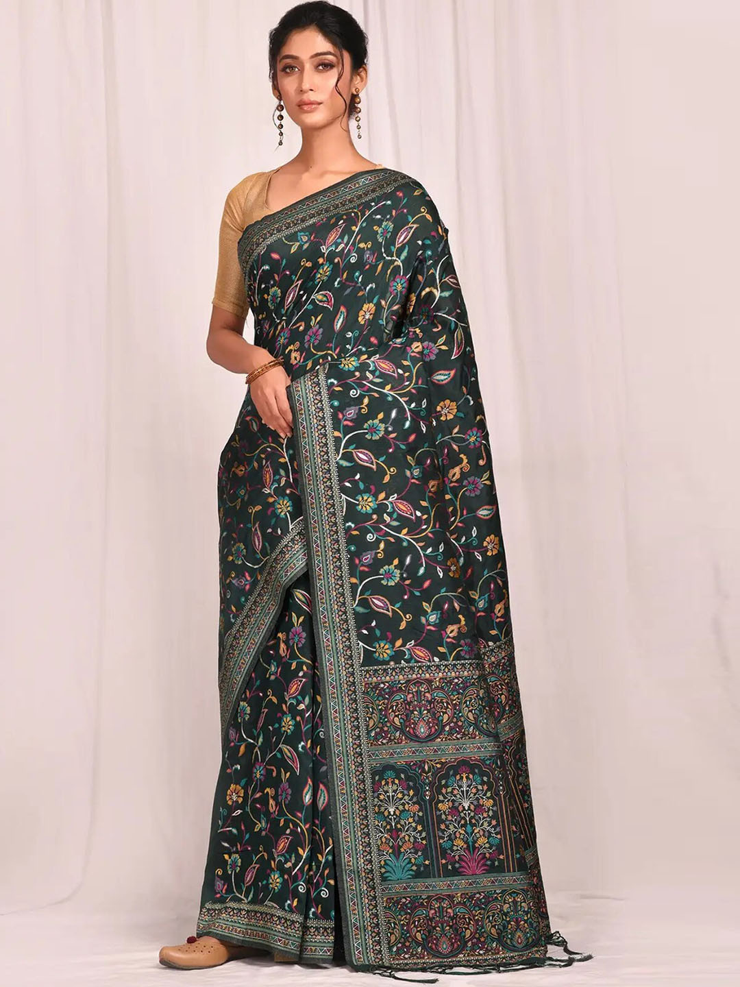 

AYKA CLOTHINGS Floral Woven Design Saree, Green