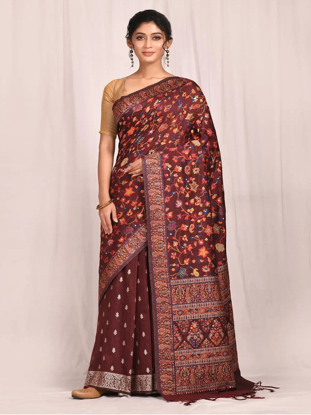 

AYKA CLOTHINGS Floral Woven Design Saree, Maroon