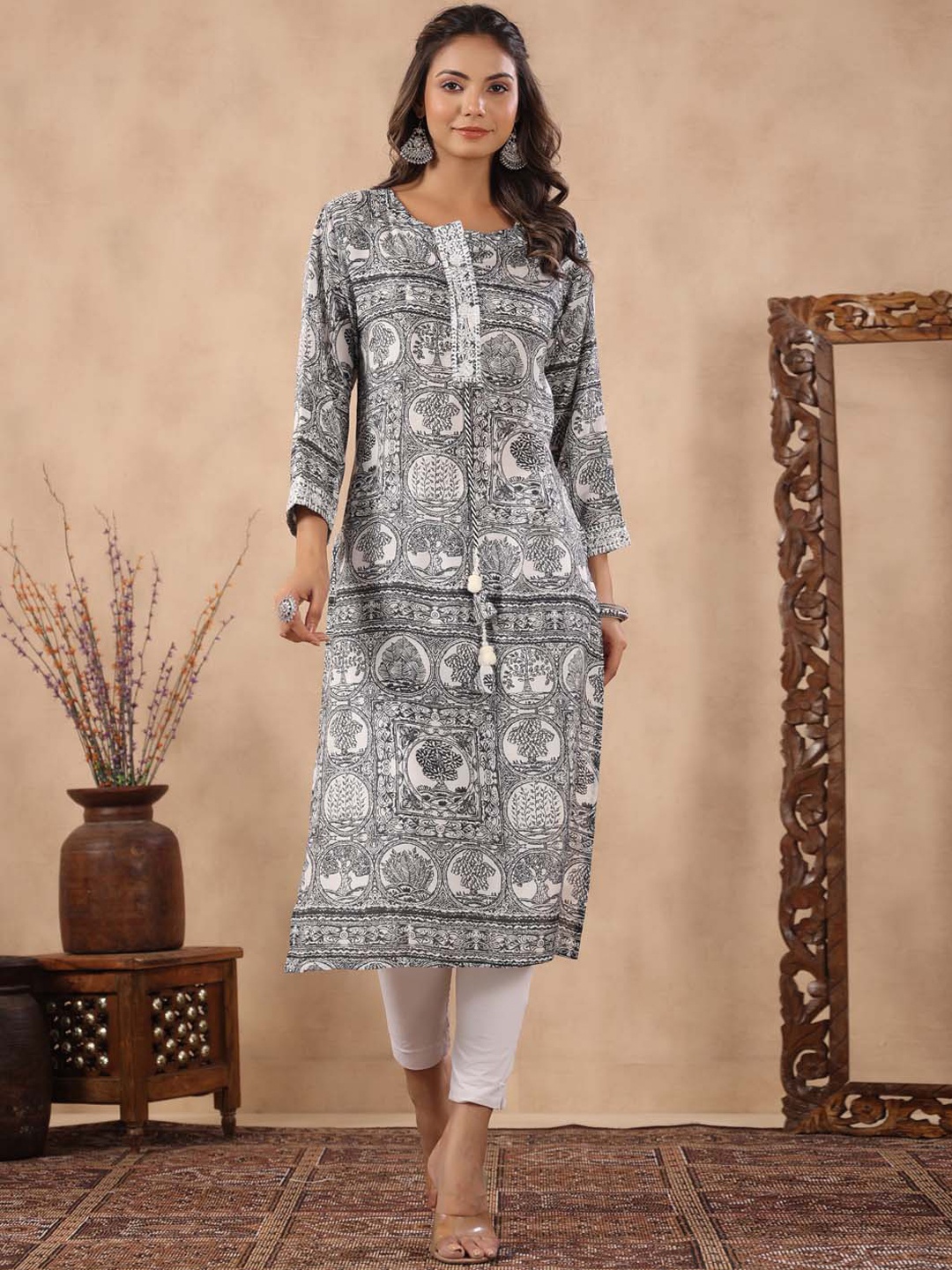 

Meena Bazaar Ethnic Motifs Printed Thread Work Kurta, Black