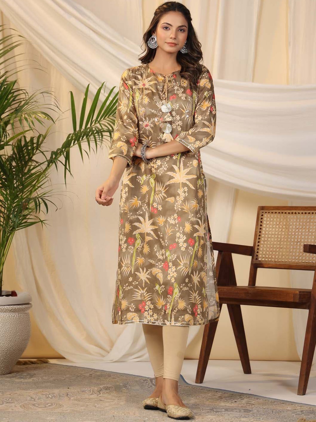 

Meena Bazaar Floral Printed Keyhole Neck Thread Work Kurta, Green