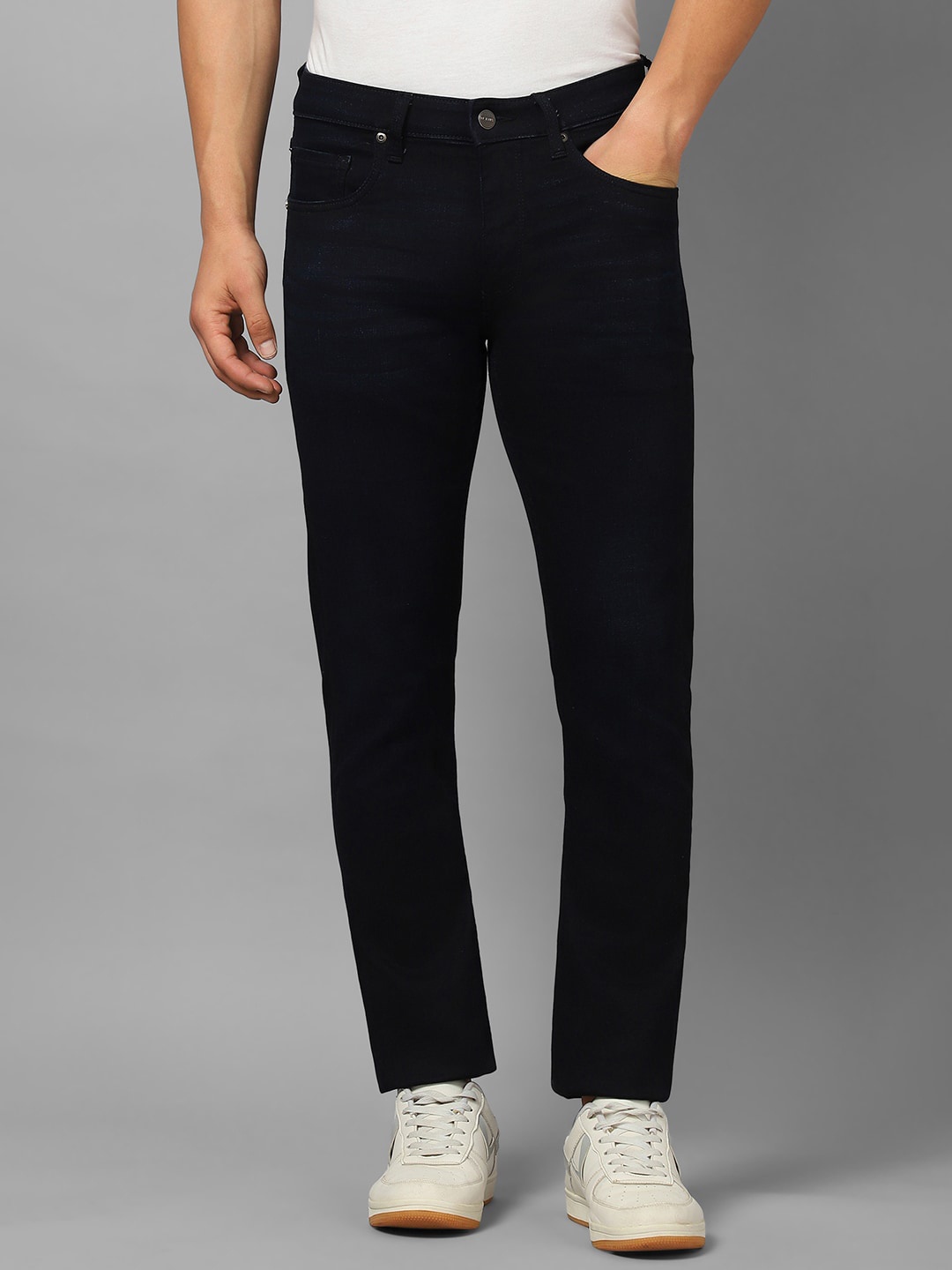 

Louis Philippe Jeans Men Slim Fit Mid-Rise Stretchable Jeans, Black