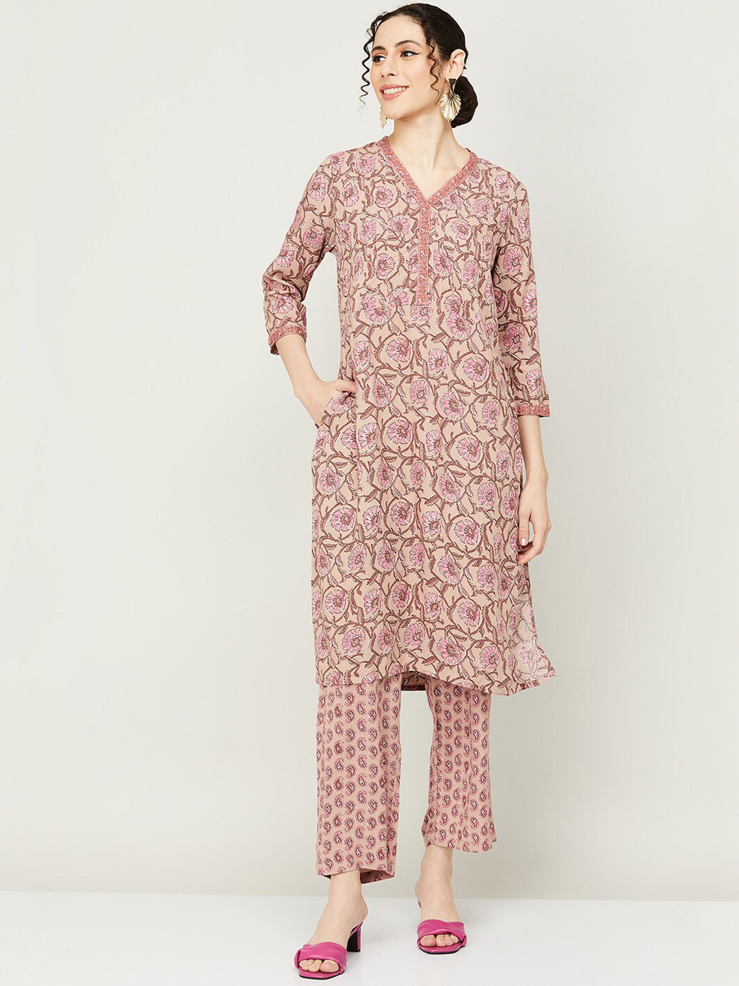 

Melange by Lifestyle Floral Printed Straight Kurta With Palazzos, Purple