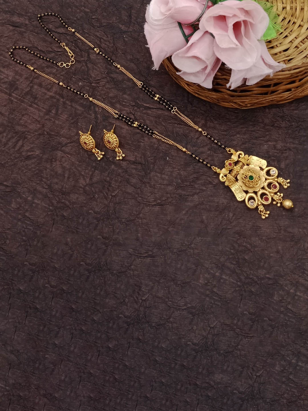 

AASHISH IMITATION Gold-Plated Stone-Studded & Beaded Mangalsutra With Earrings