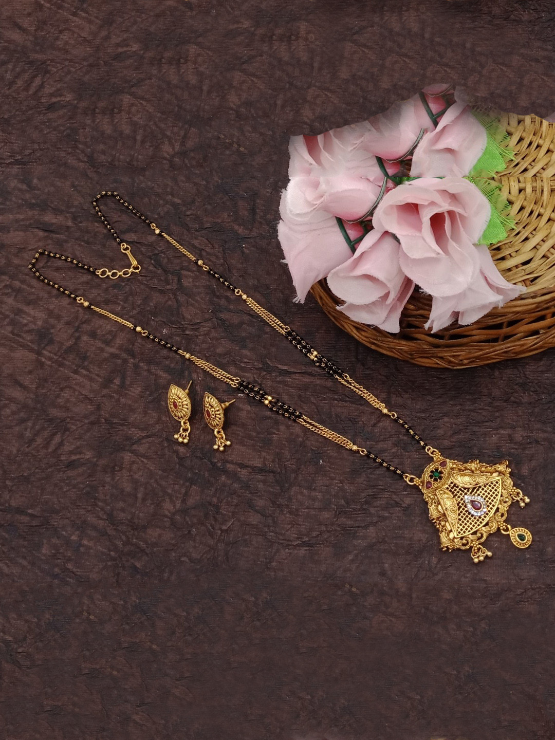 

AASHISH IMITATION Gold-Plated Stone-Studded & Beaded Mangalsutra With Earrings