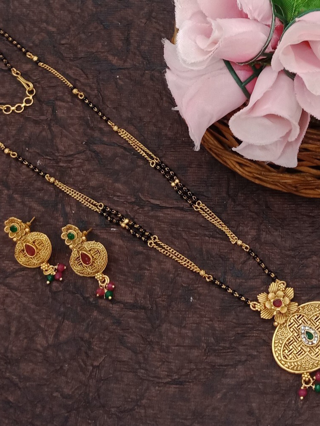 

AASHISH IMITATION Gold-Plated Stone-Studded & Beaded Mangalsutra With Earrings