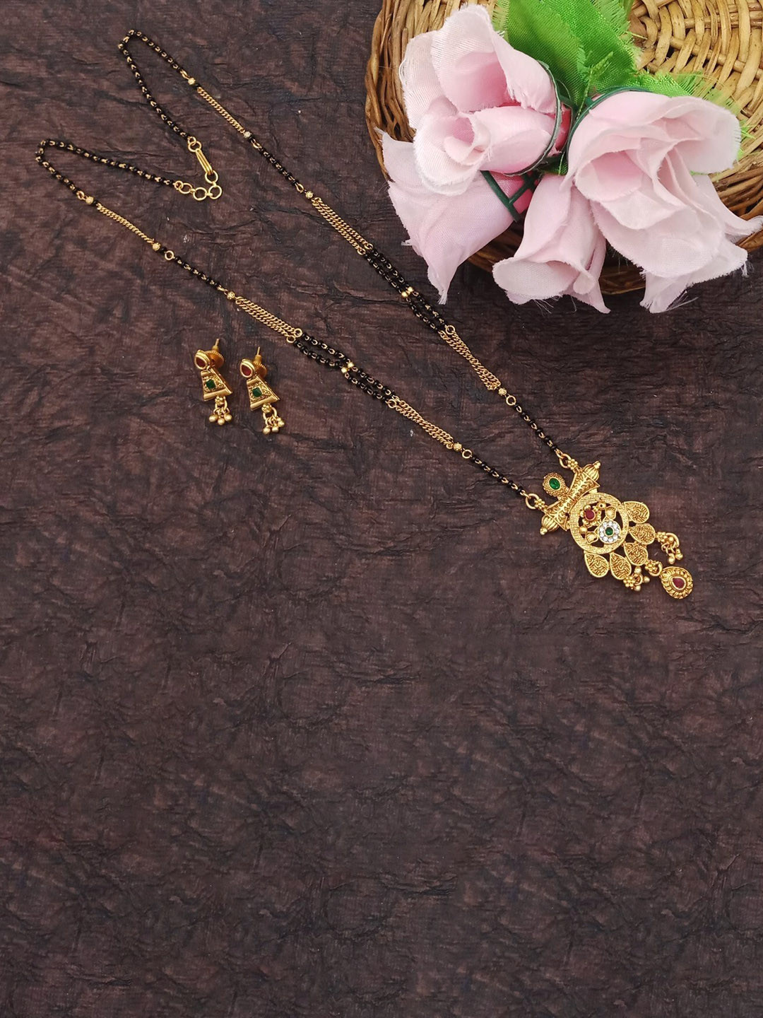 

AASHISH IMITATION Gold-Plated Stone-Studded & Beaded Mangalsutra With Earrings