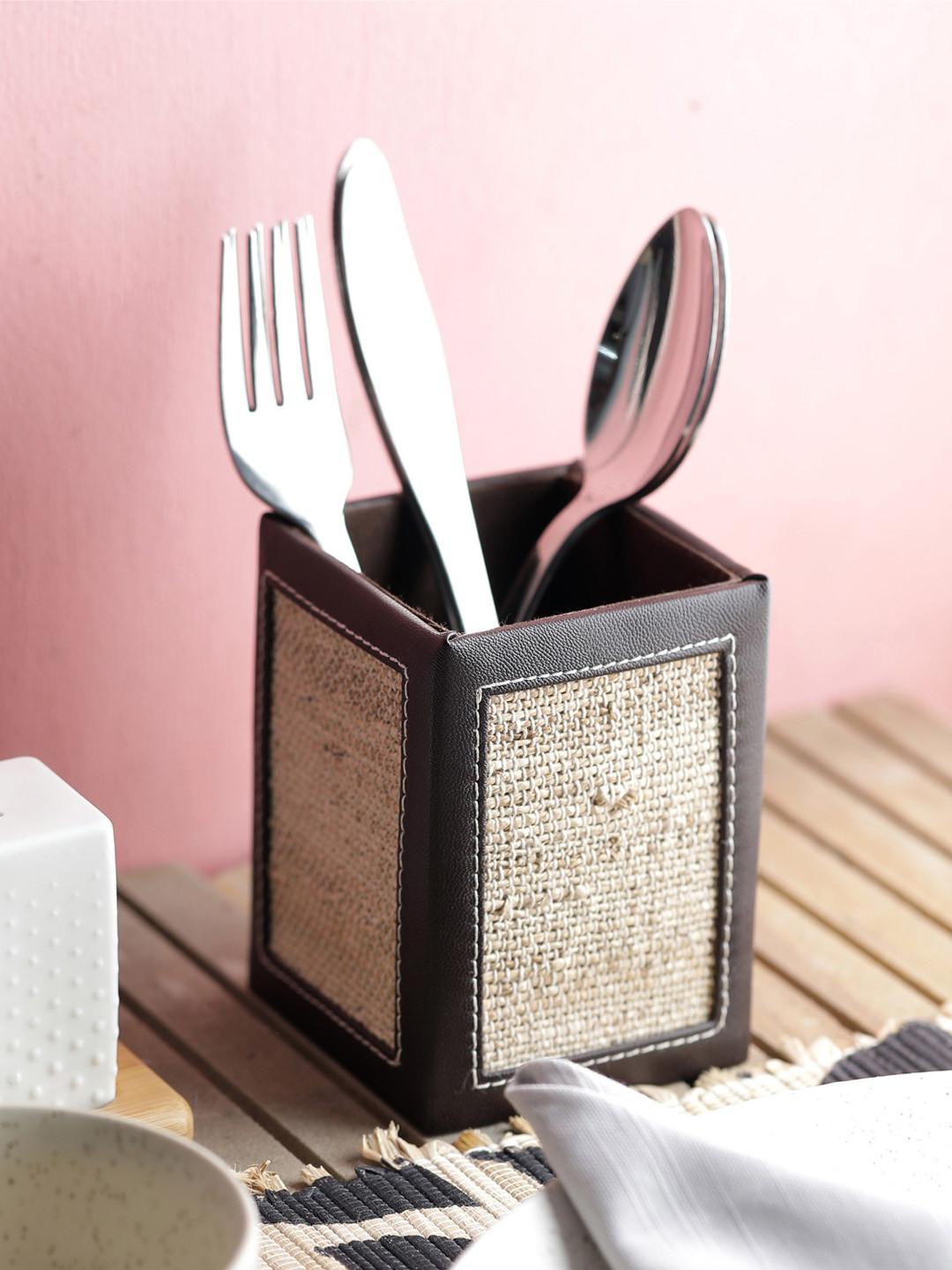 

VarEesha Brown Textured Wooden Banana Fibre Spoon Holder Set