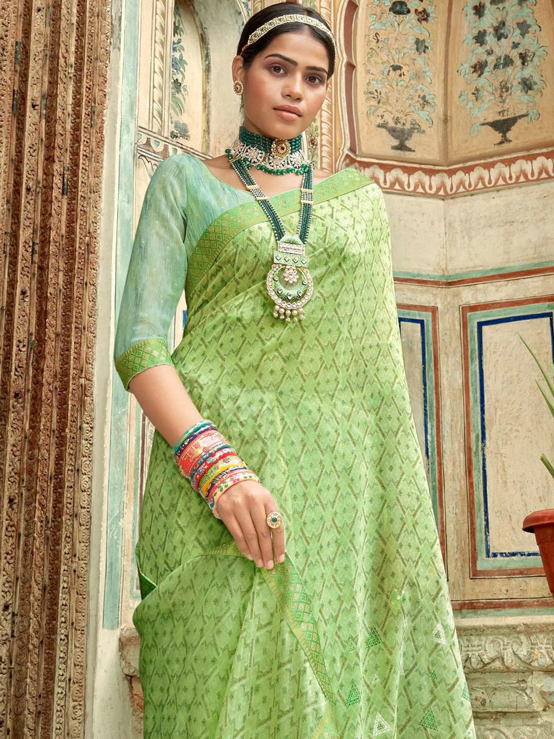 

KARAGIRI Beads and Stones Saree, Green