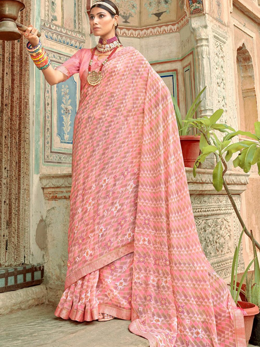 

KARAGIRI Geometric Printed Saree, Pink