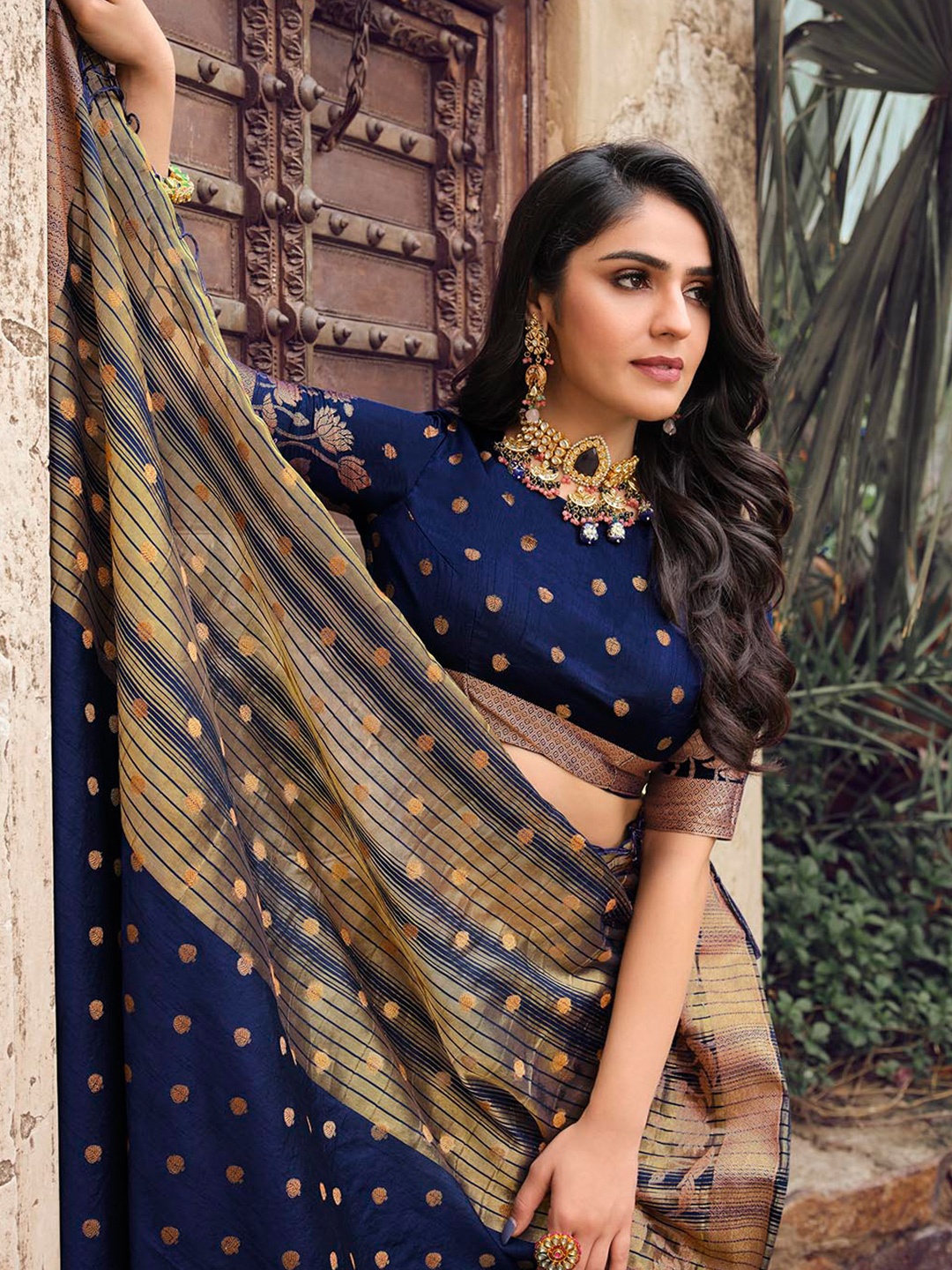 

KARAGIRI Paisley Woven Design Zari Banarasi Saree, Pink