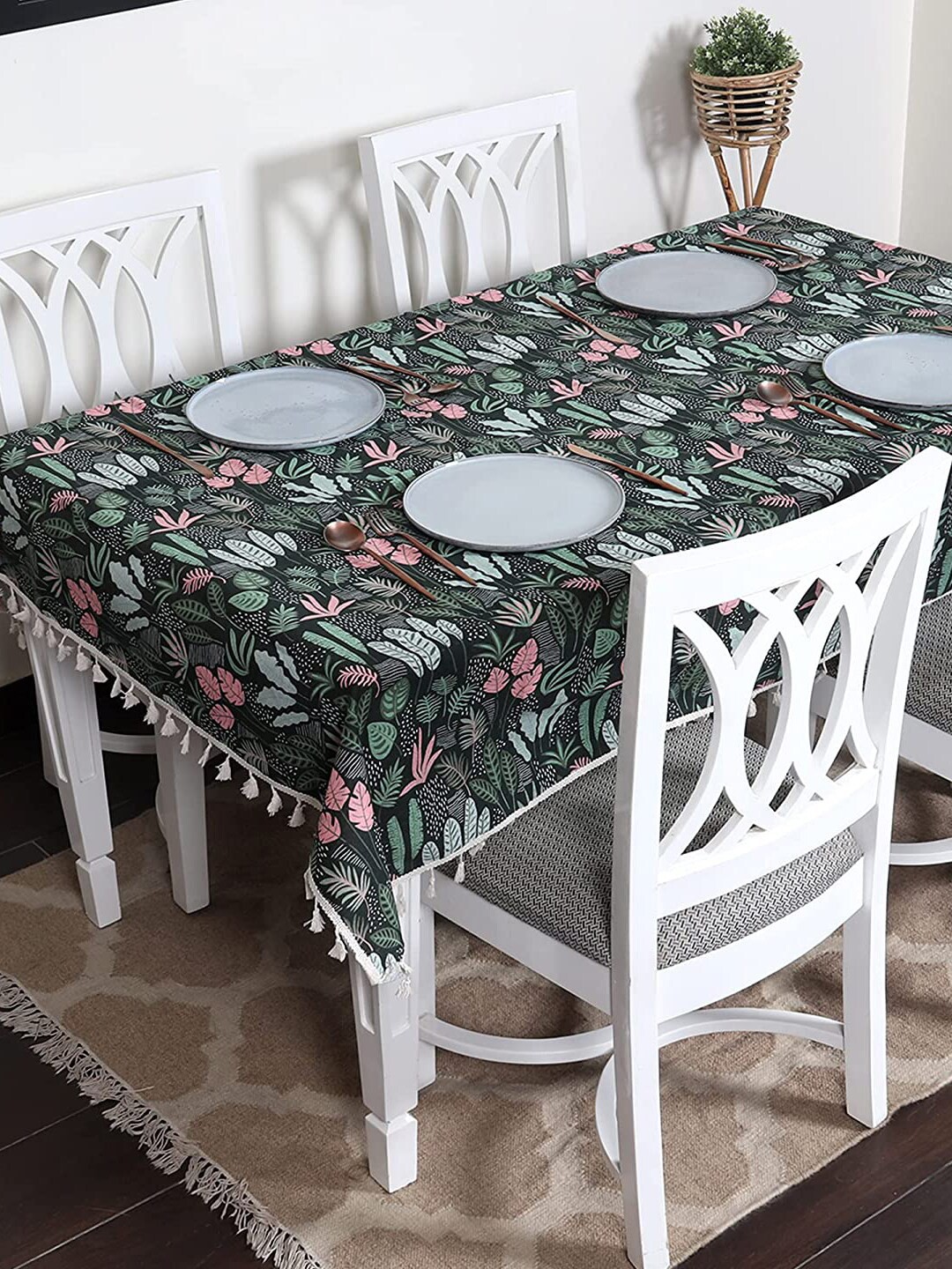 

HOUSE OF QUIRK Black & Green Rectangle Dust-Proof Table Cover