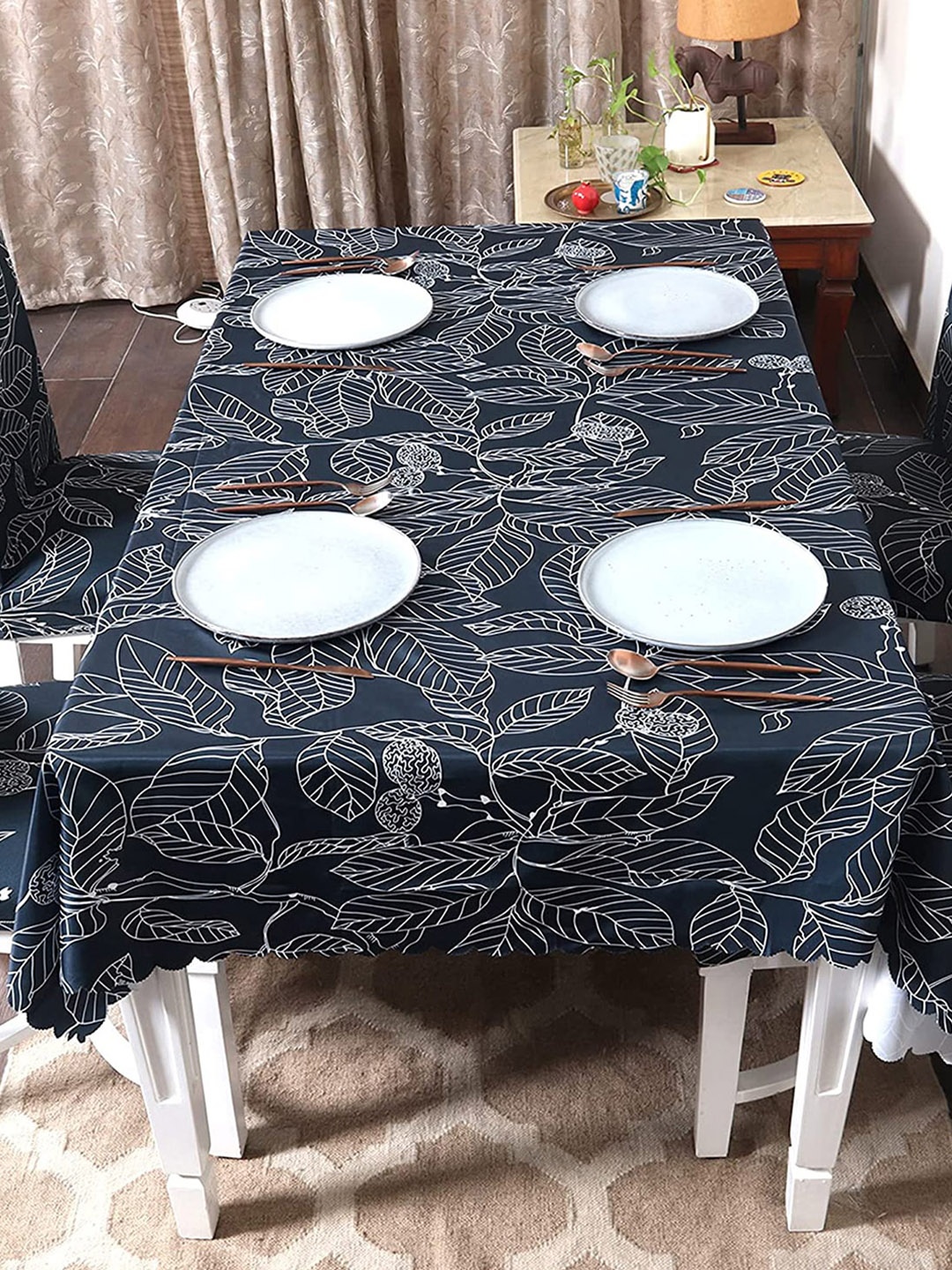 

HOUSE OF QUIRK Blue & White Printed Cotton Linen Dust-Proof 4-Seater Table Cover