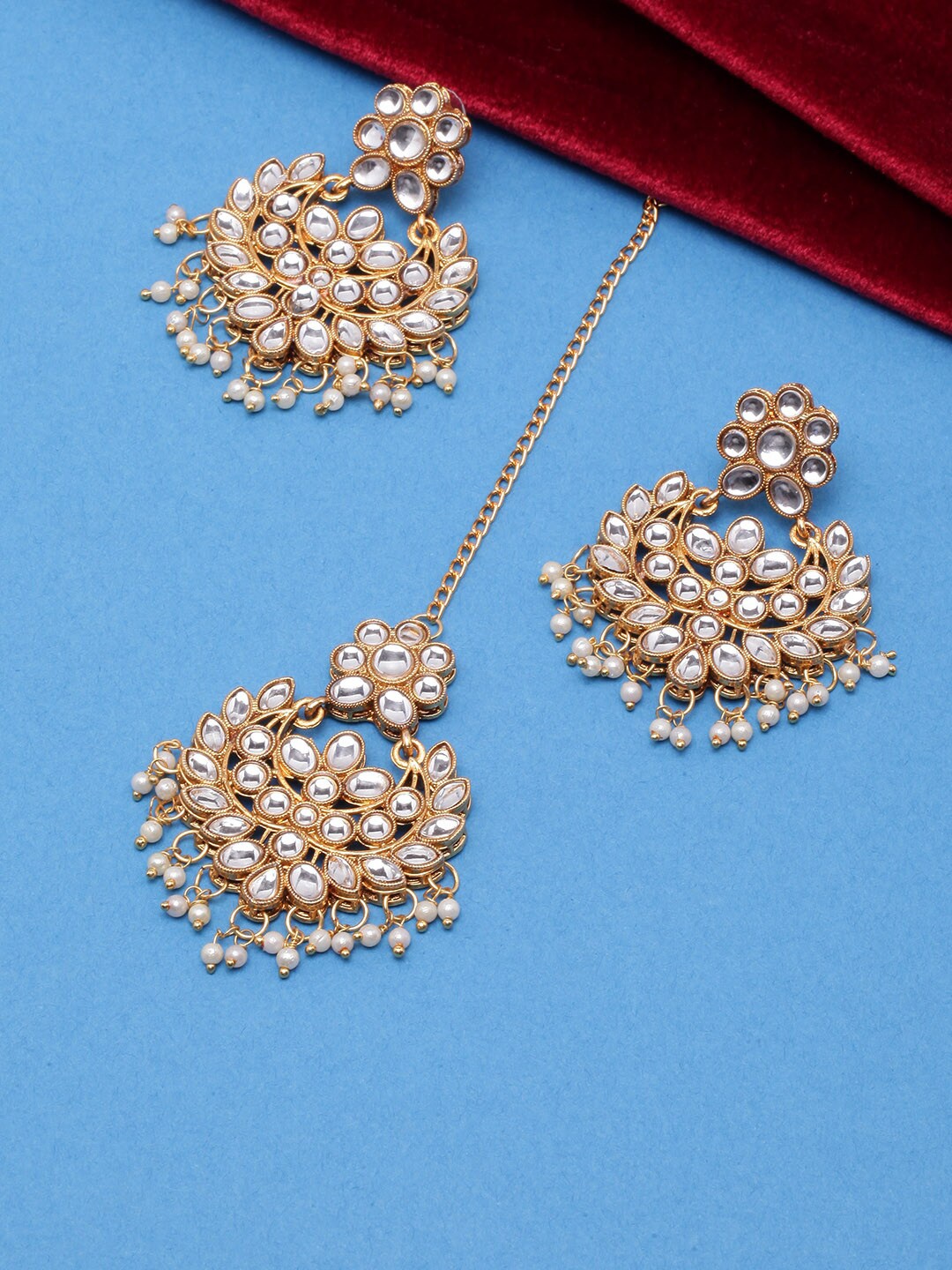 

Anouk Gold-Plated Gold-Toned Kundan Maangtika & Earrings Set