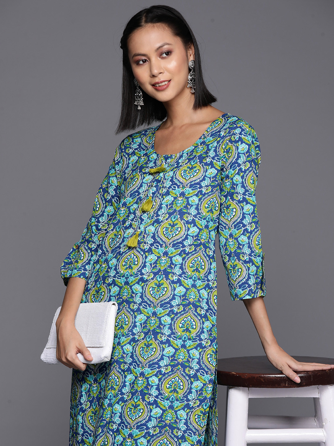 

Varanga Women Floral Printed Sequinned Kurta, Blue