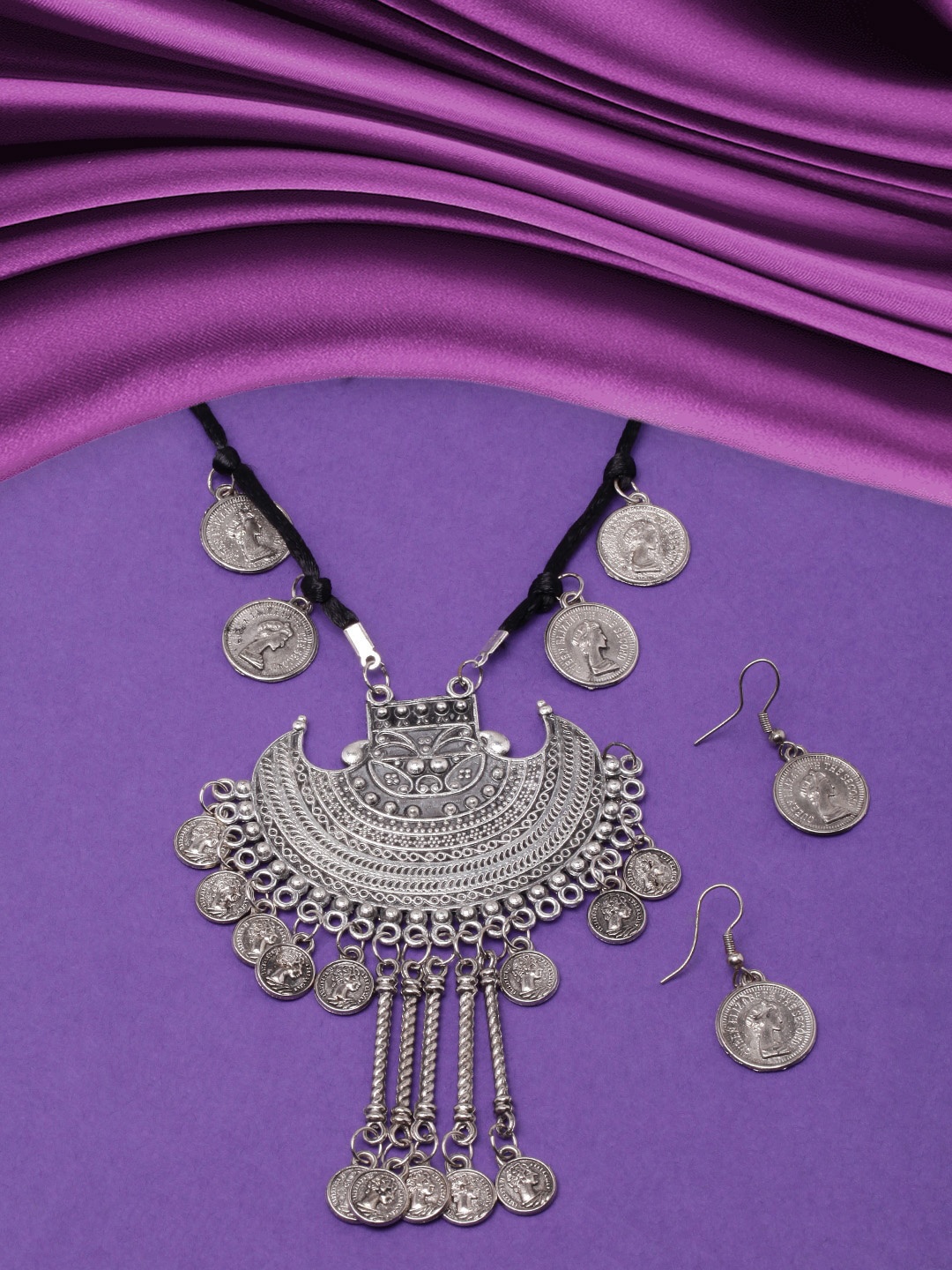 

Sangria Black Silver-Plated Jewellery Set