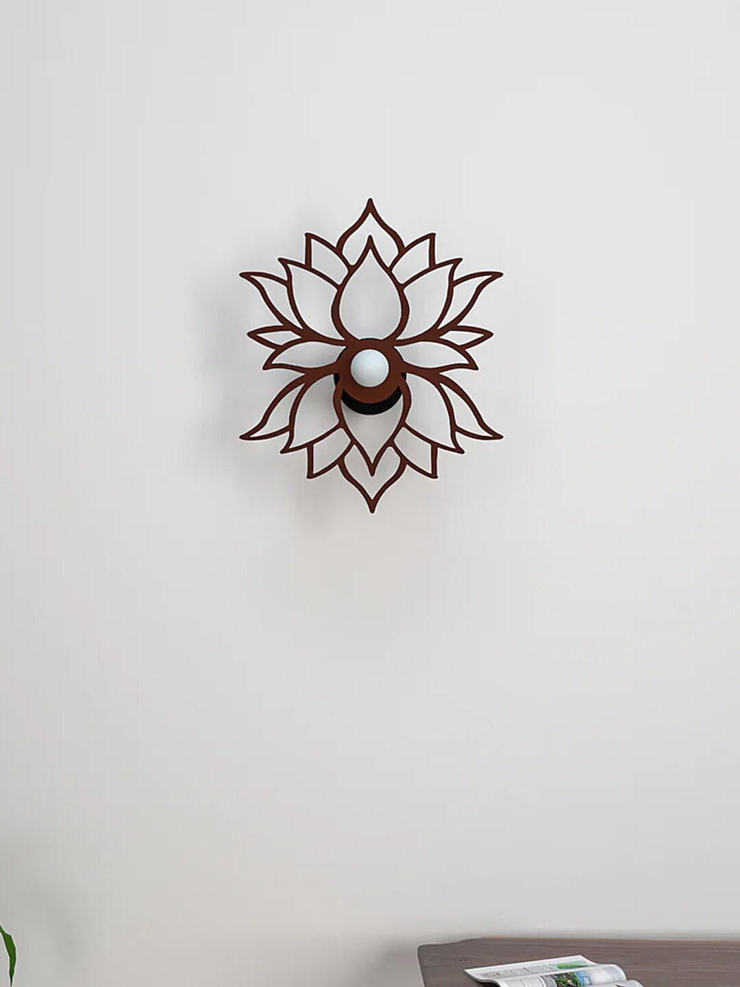 

WALLMANTRA Brown Lotus Textured Wall Mounted Shadow Night Lamp