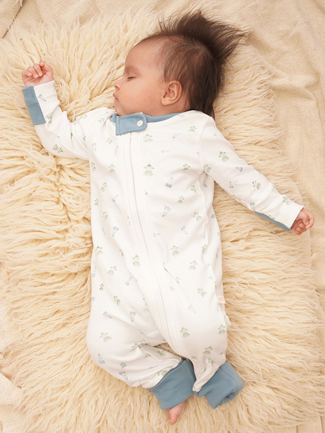 

GREENDIGO Infants Printed Organic Cotton Sleepsuit, White