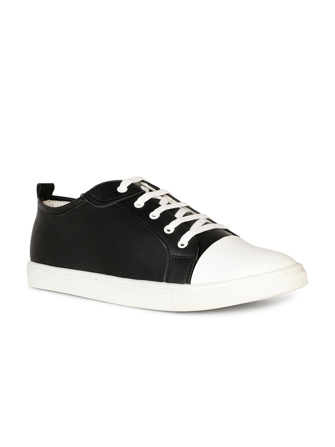 

Bata Men Textured Leather Sneakers, Black
