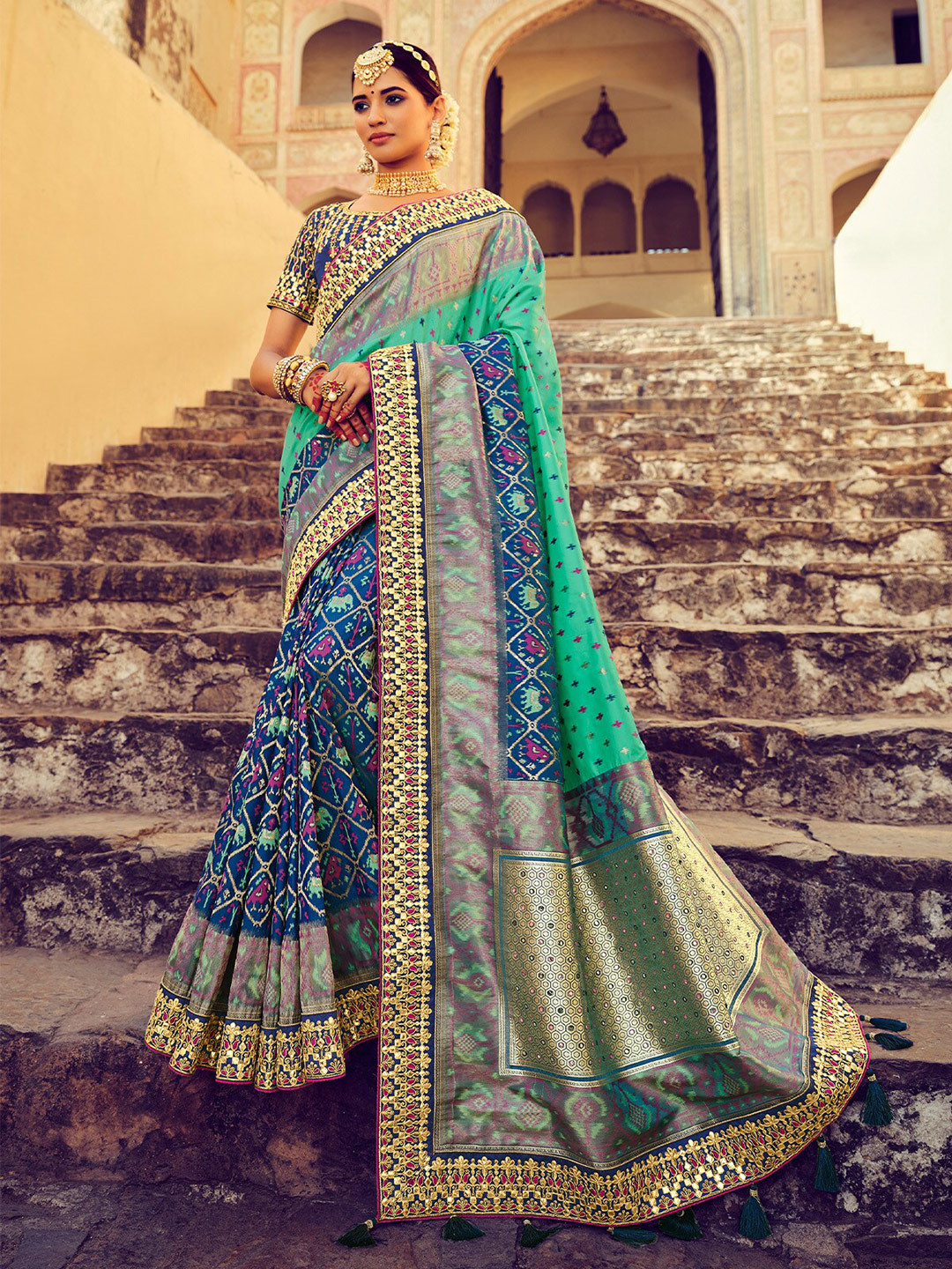 

ODETTE Ethnic Motifs Printed Embroidered Saree, Blue