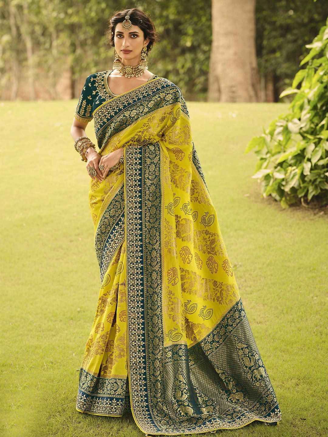 

ODETTE Woven Design Embroidered Silk Blend Saree, Green