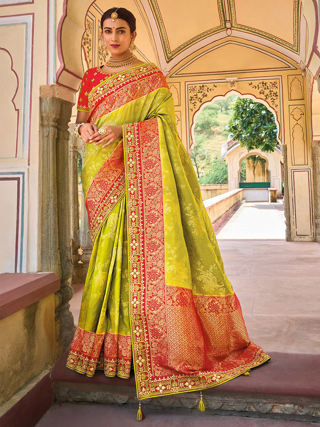 

ODETTE Woven Design Zari Silk Blend Saree, Green