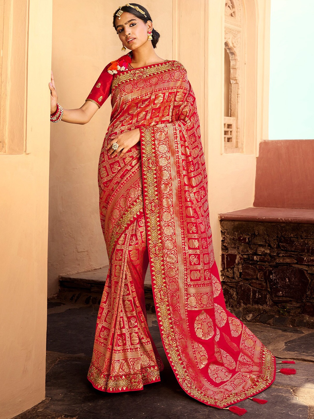 

ODETTE Ethnic Motifs Woven Design Zari Saree, Red