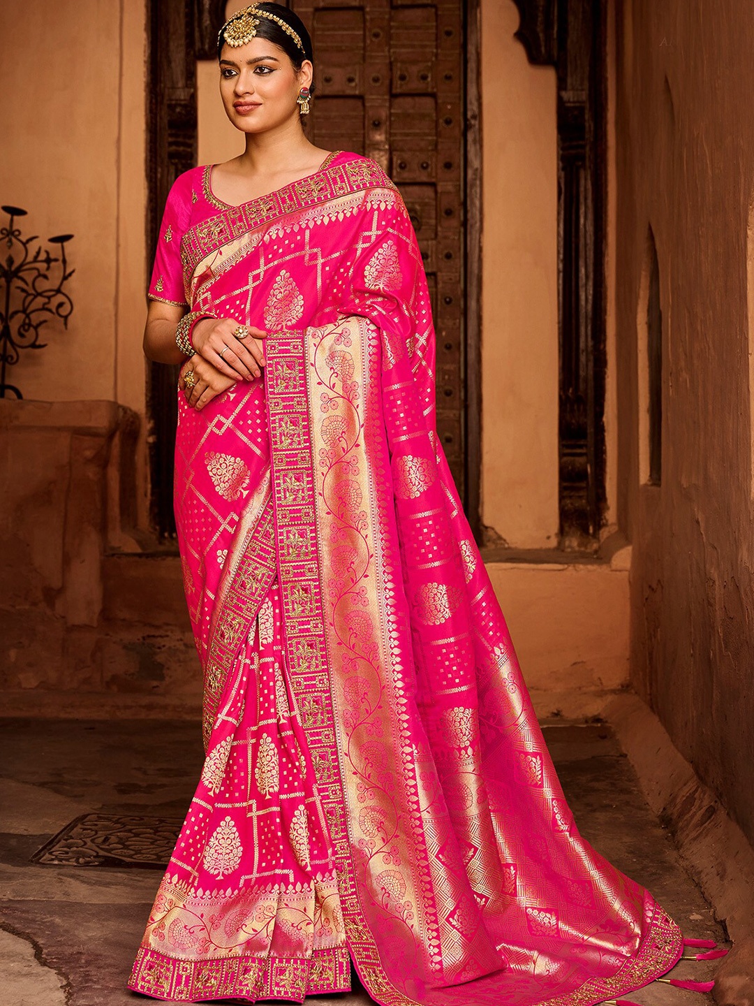 

ODETTE Ethnic Motifs Woven Design Zari Saree, Pink
