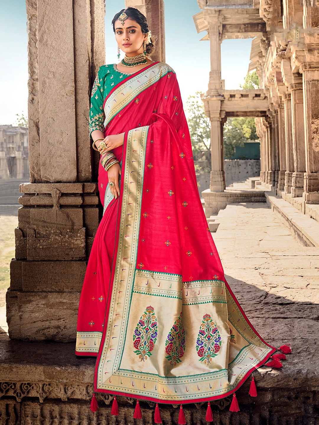 

ODETTE Ethnic Motifs Embroidered Zari Saree, Red