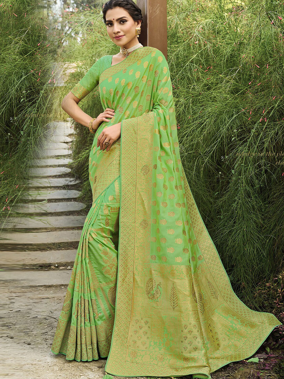 

ODETTE Ethnic Motifs Woven Design Zari Banarasi Saree, Green