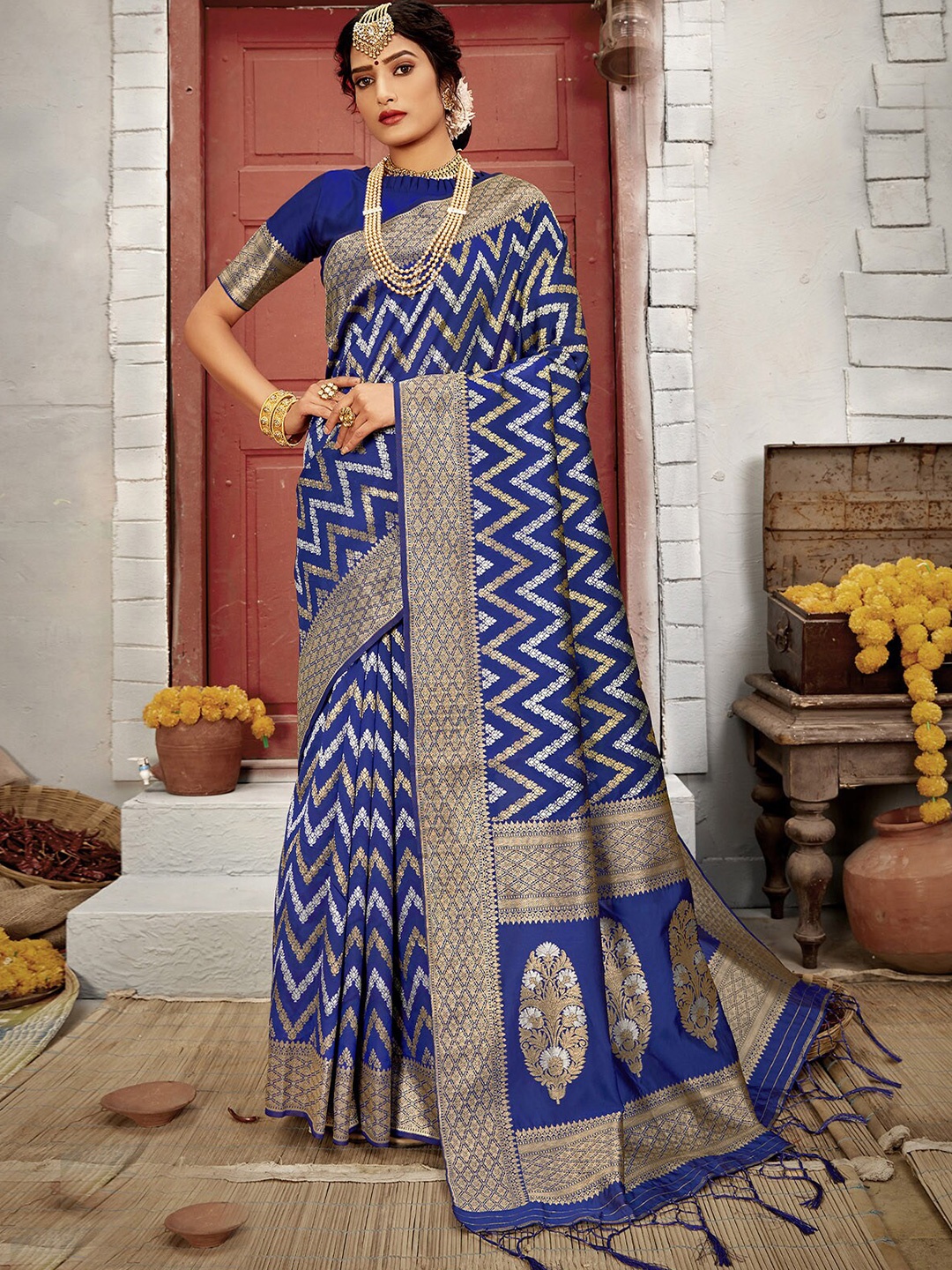 

ODETTE Ethnic Motifs Woven Design Zari Banarasi Saree, Blue
