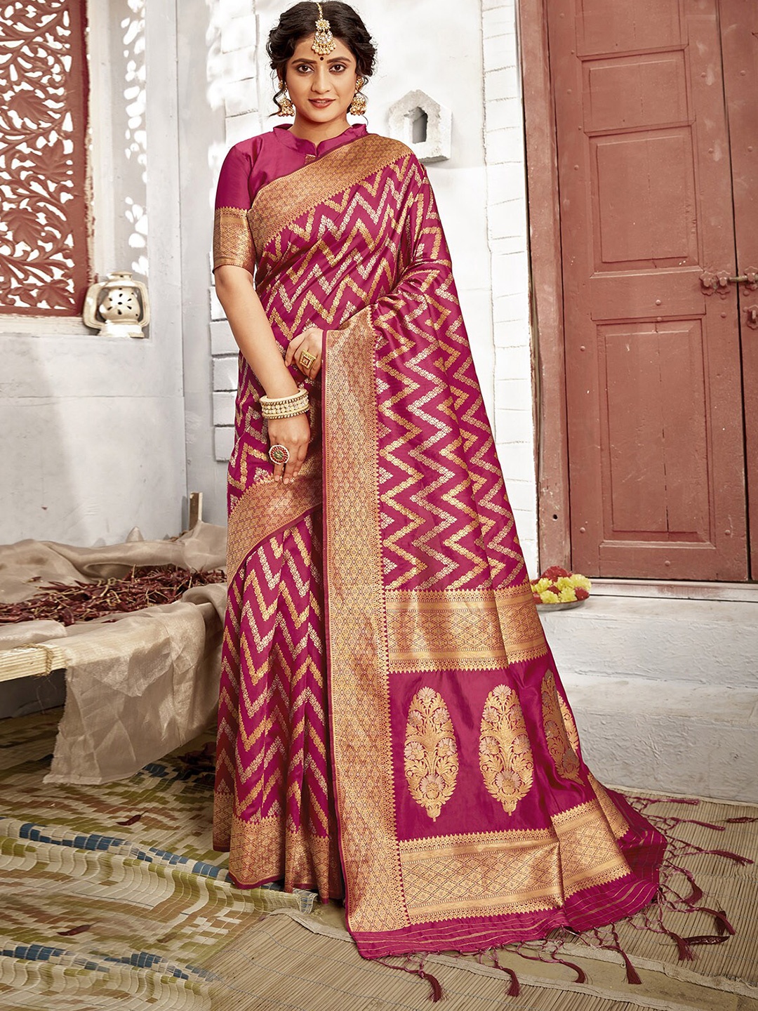 

ODETTE Ethnic Motifs Woven Design Zari Banarasi Saree, Pink