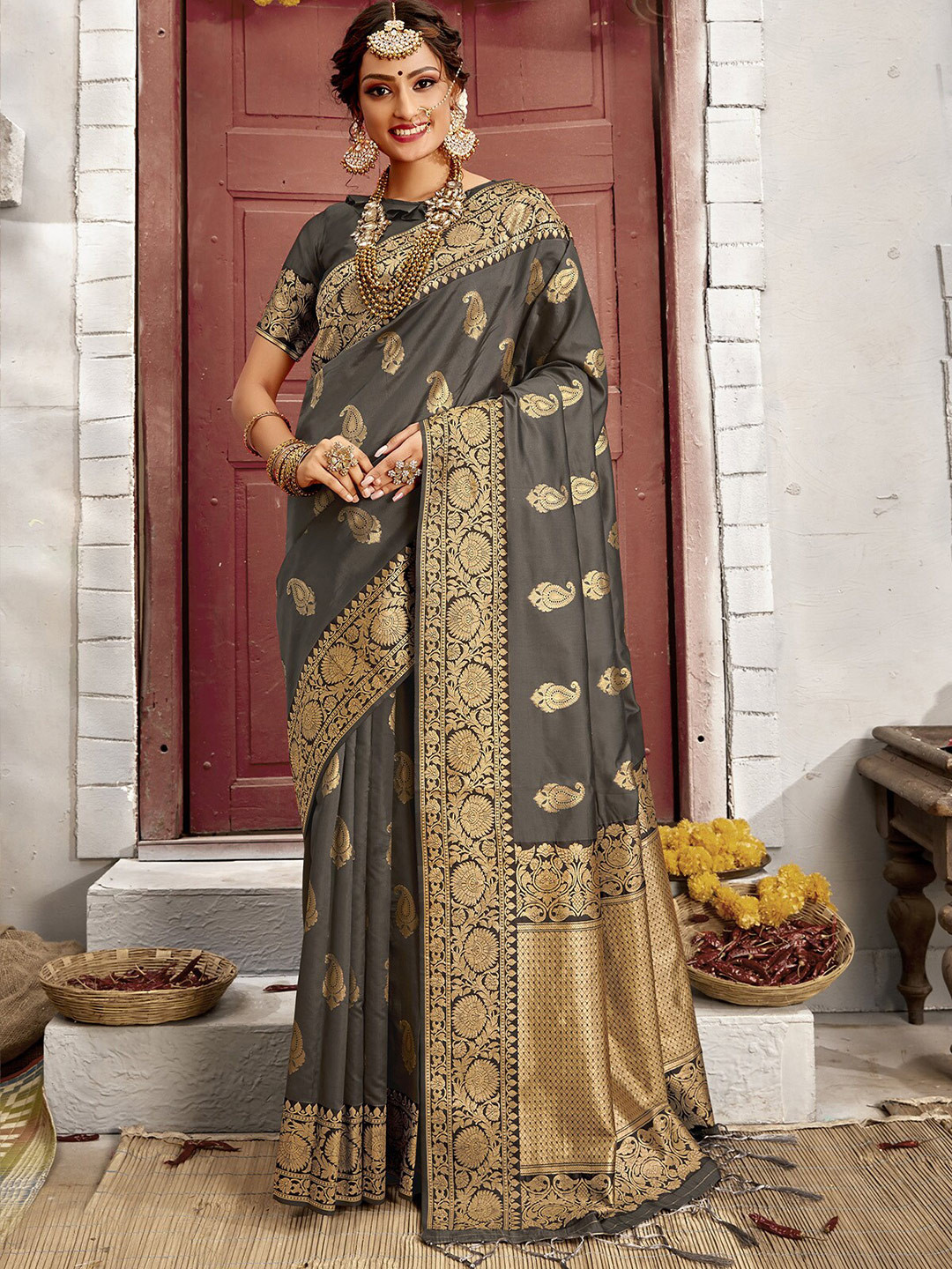 

ODETTE Ethnic Motif Woven Design Zari Banarasi Saree, Grey