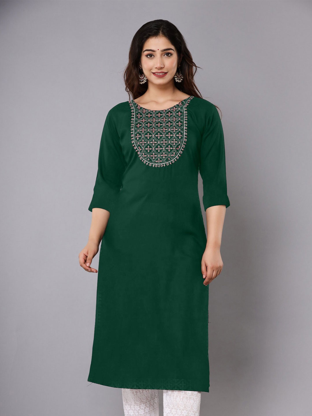 

Femvy Floral Embroidered Round Neck Kurta, Green