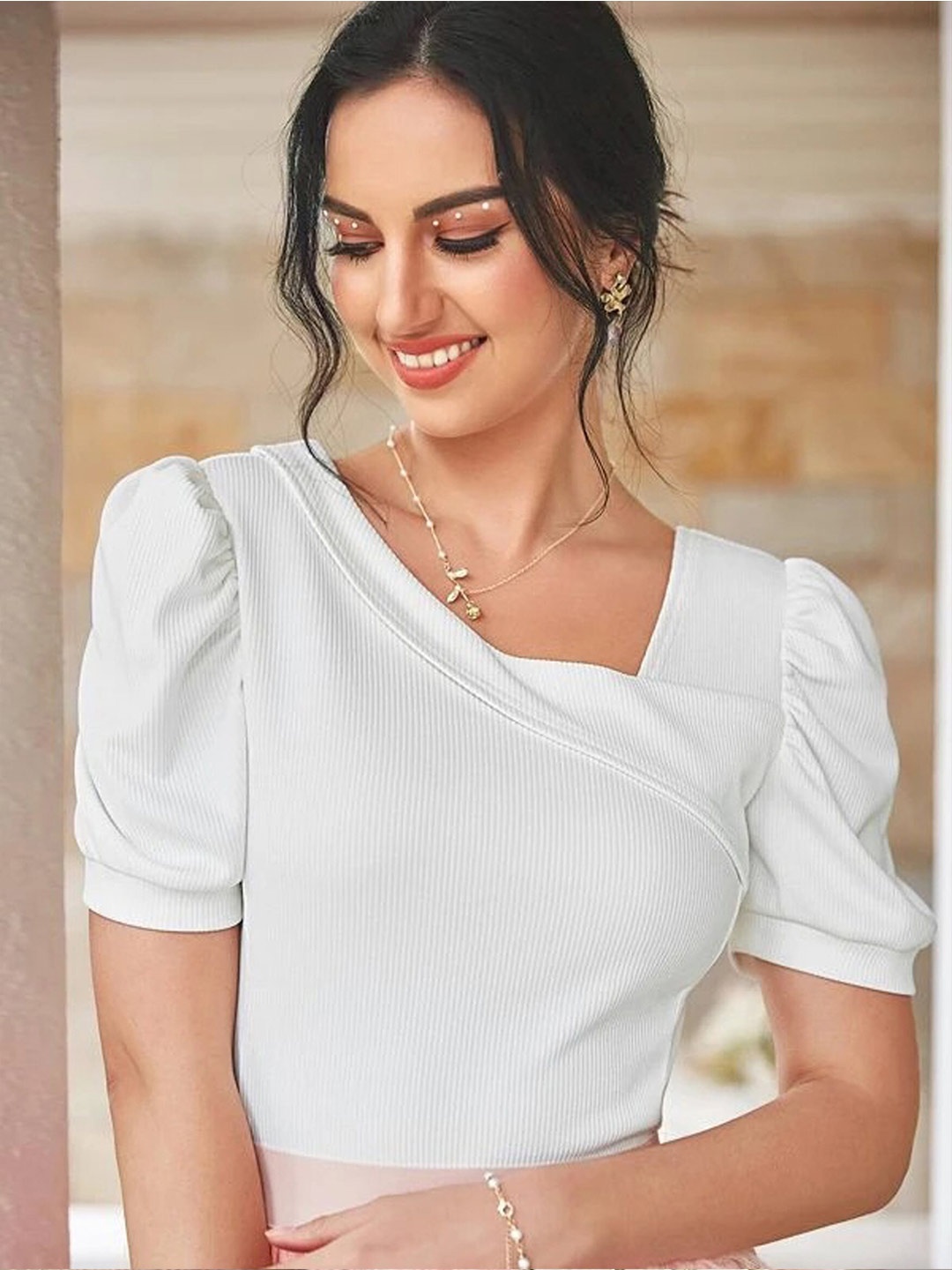 

RAJOVATI V-Neck Puff Sleeves Crop Top, White