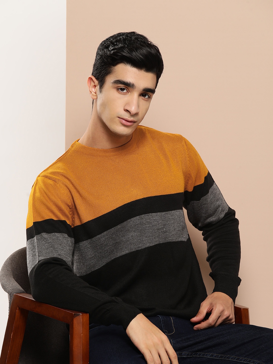 

INVICTUS Pure Acrylic Colourblocked Pullover, Black