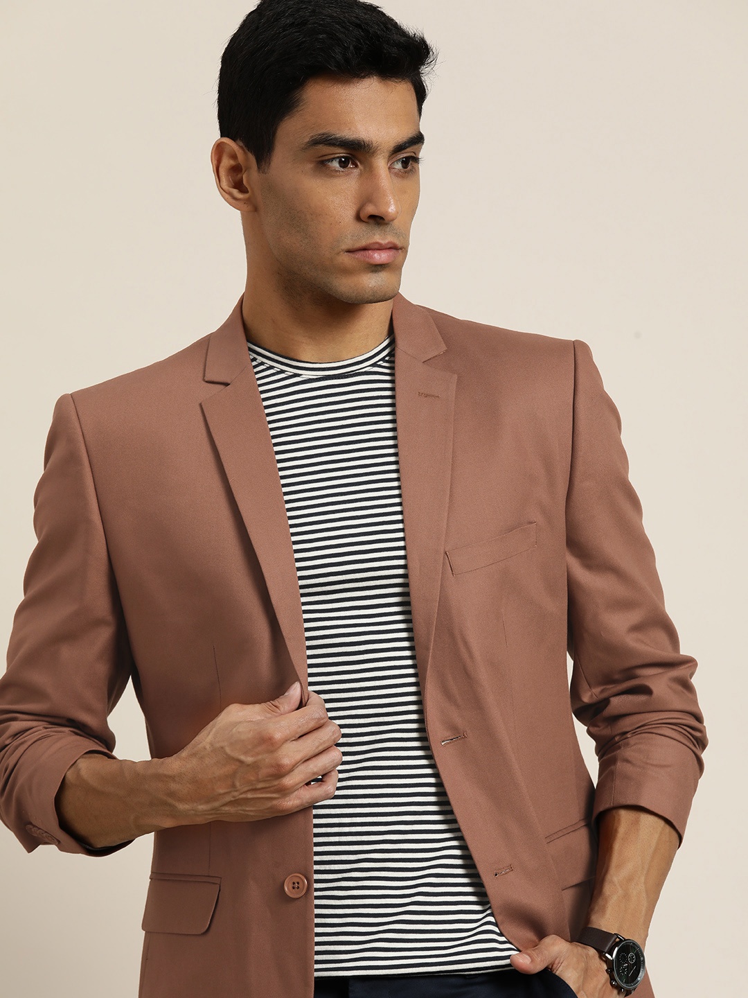 

INVICTUS Solid Single-Breasted Slim Fit Casual Blazer, Brown
